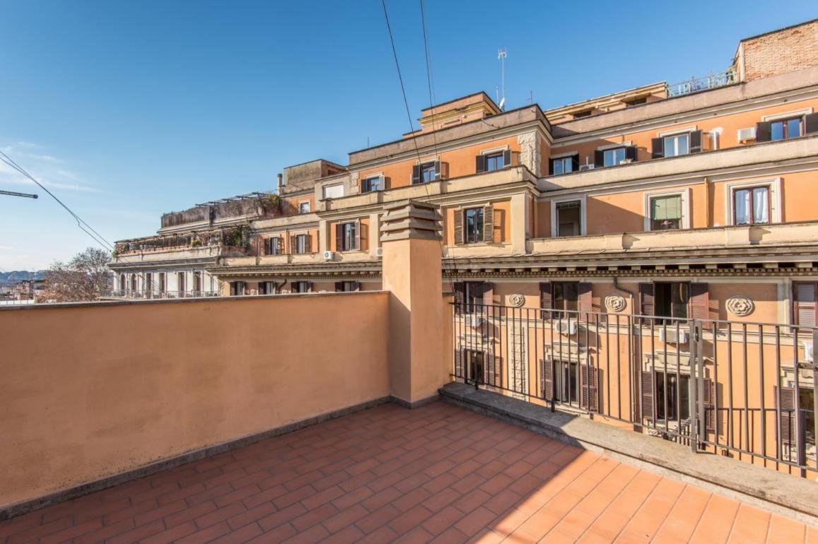 Barberini Cozy Terrace Apartment Rome